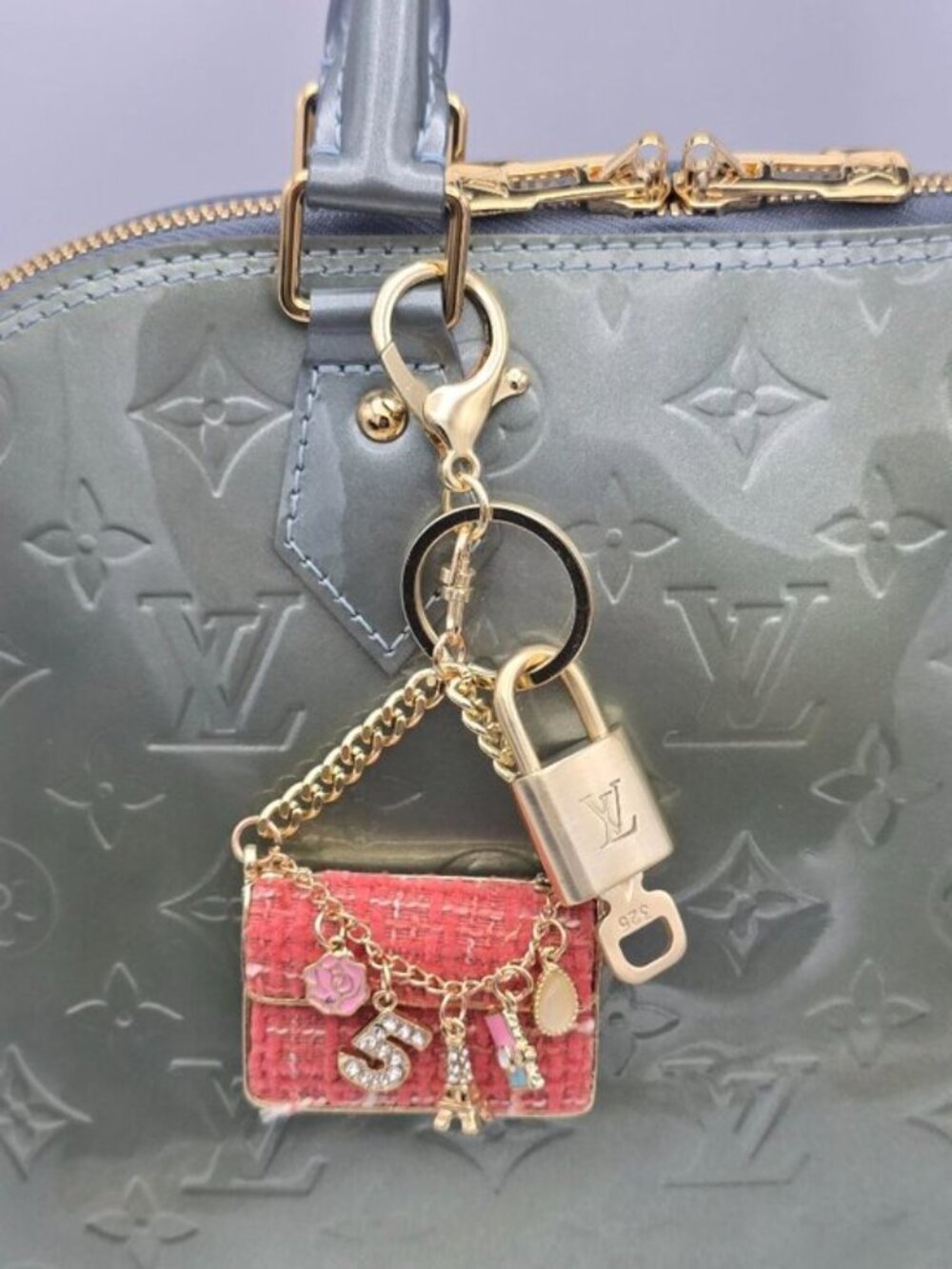 Authentic LV Gold Padlock 🔒 Unbranded Bag Keychain Charm for Louis Vuitton Bags - Picture 2 of 8